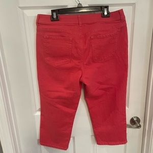 Chico Salmon capri size 2 12-12. Poly cotton spandex hips 42”